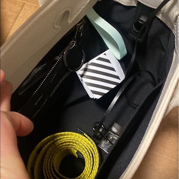 ☀️SOLD☀️ NEW OFF-WHITE Bag 2 interchangeable Straps Extra Coin Holder & Wrench - Picture 13 of 15
